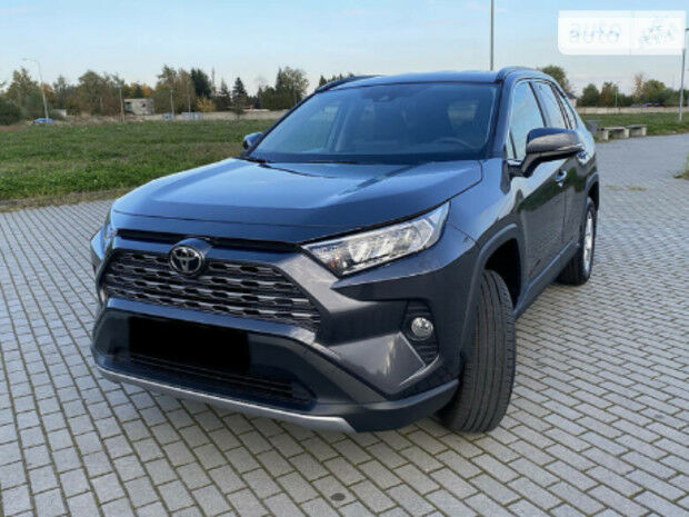 Toyota RAV4 2021 года