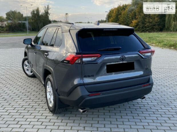 Toyota RAV4 2021 року