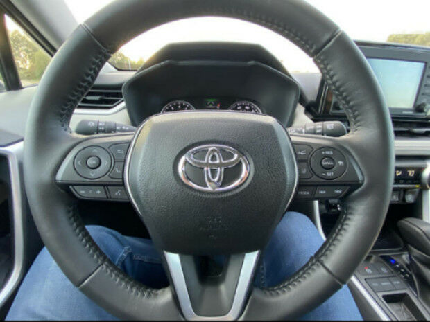 Toyota RAV4 2021 года