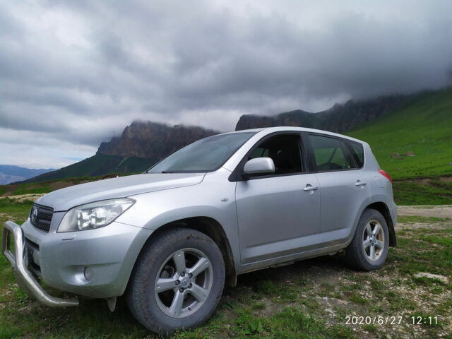 Toyota RAV4 2007 року