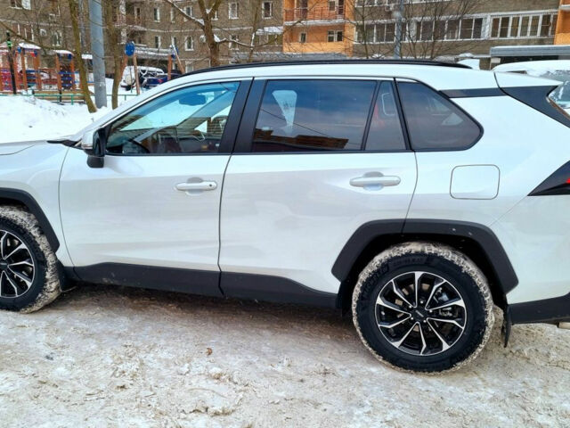 Toyota RAV4 2021 года