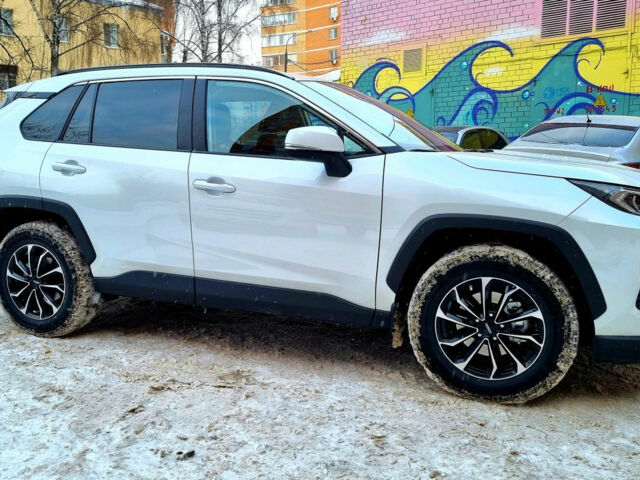 Toyota RAV4 2021 року