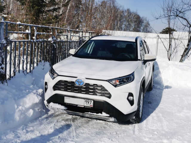 Toyota RAV4 2021 года