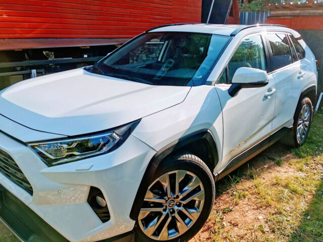 Toyota RAV4 2021 года