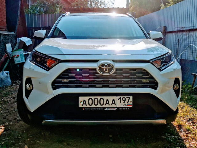 Toyota RAV4 2021 года