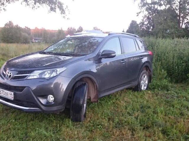 Toyota RAV4 2014 года