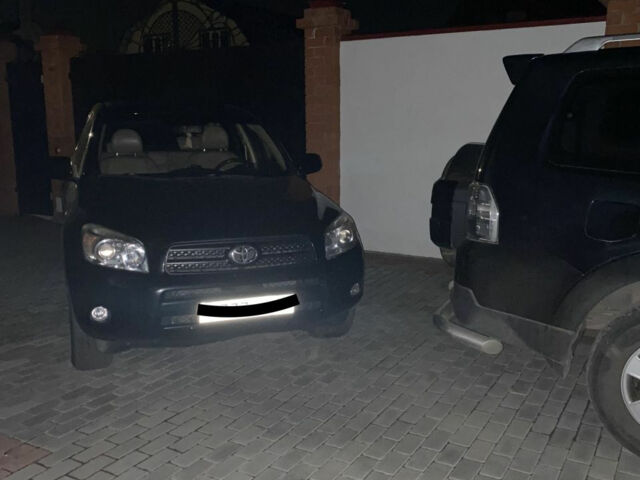 Toyota RAV4 2007 года