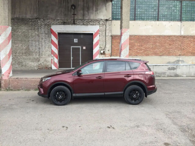 Toyota RAV4 2017 года
