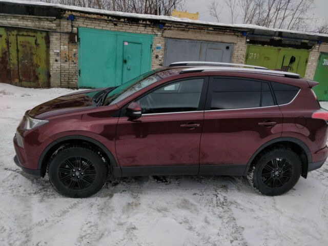 Toyota RAV4 2017 года