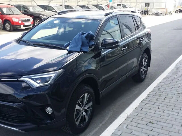 Toyota RAV4 2018 года