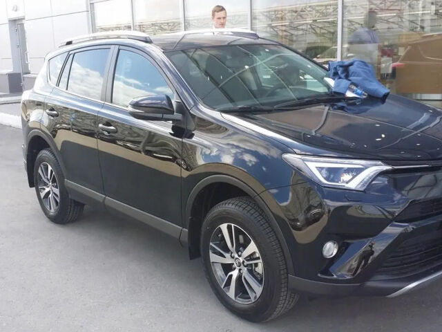 Toyota RAV4 2018 года