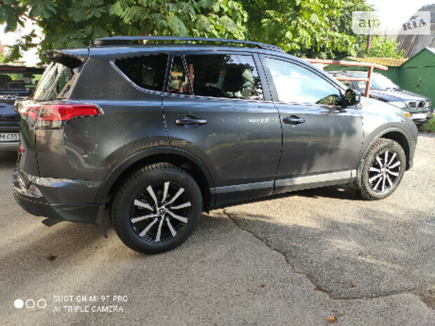 Toyota RAV4 2018 года