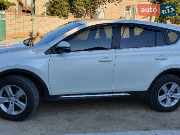 Toyota RAV4 2013 года