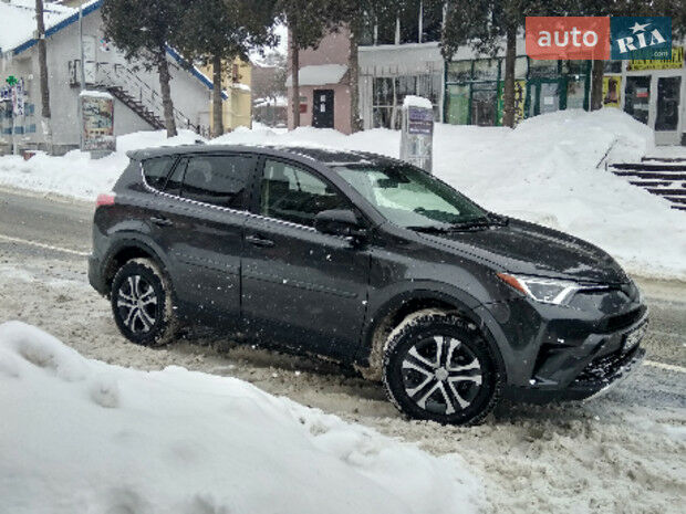 Toyota RAV4 2018 року