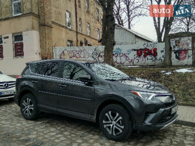 Toyota RAV4 2018 года