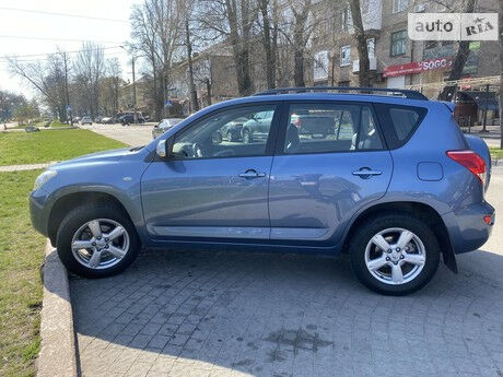 Toyota RAV4 2007 года