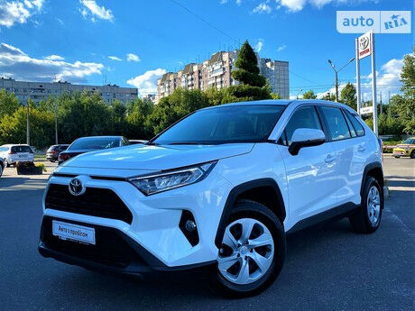 Toyota RAV4 2020 года