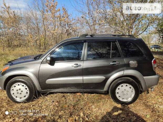 Toyota RAV4 2003 года