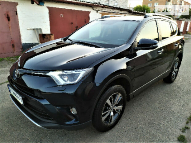 Toyota RAV4 2016 года