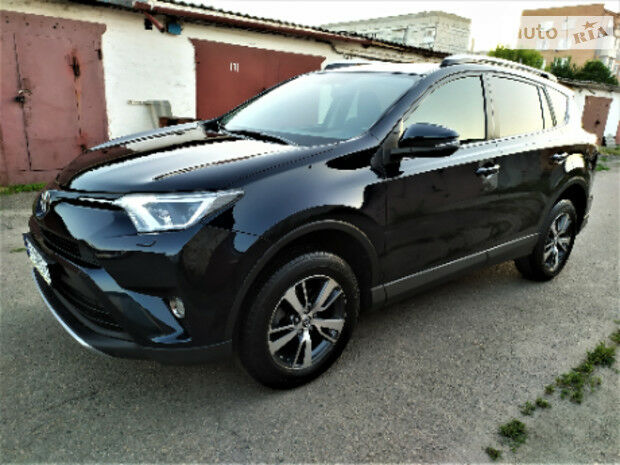 Toyota RAV4 2016 года