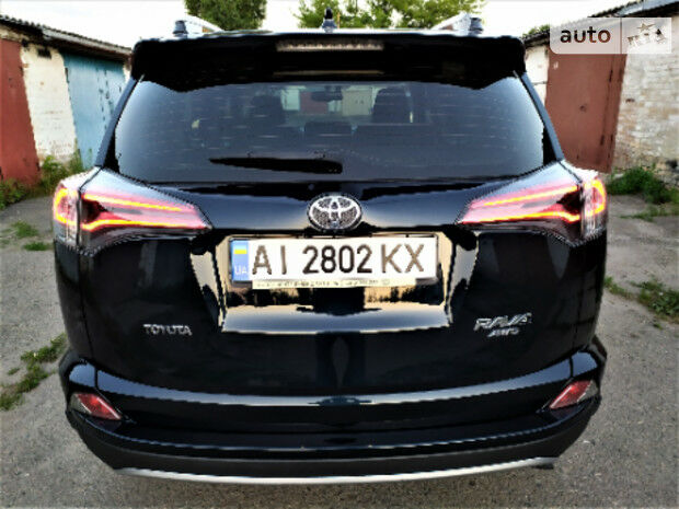 Toyota RAV4 2016 года