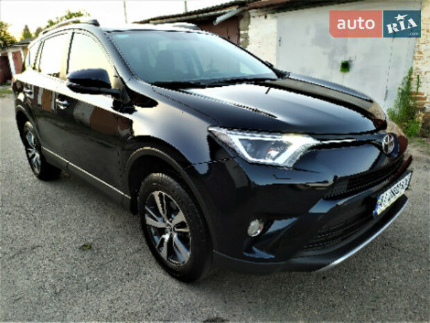 Toyota RAV4 2016 года