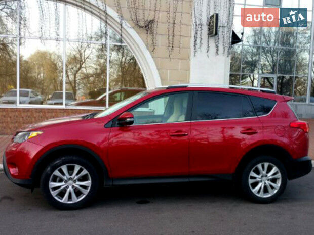 Toyota RAV4 2014 года