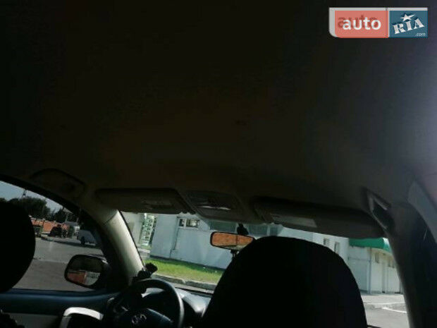 Toyota RAV4 2006 року