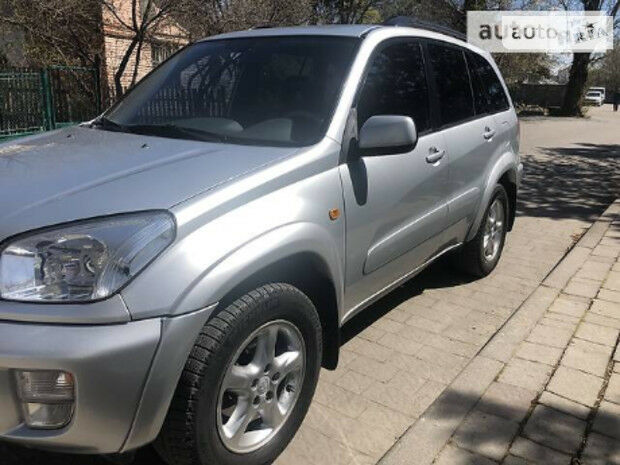 Toyota RAV4 2002 року