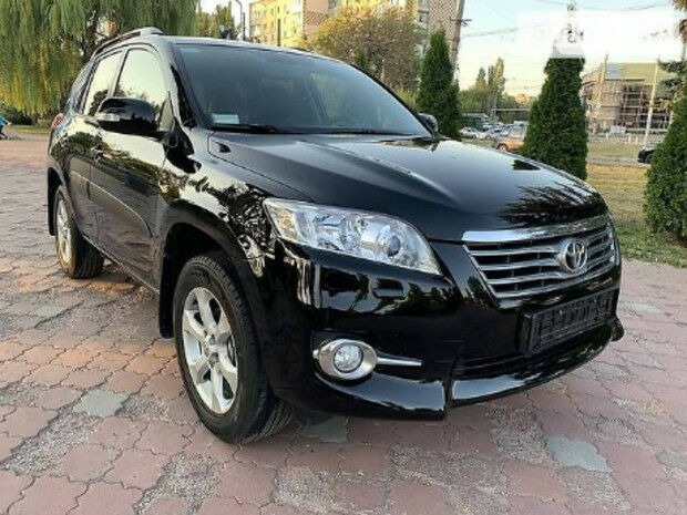 Toyota RAV4 2011 года