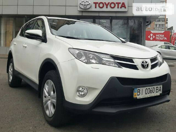 Toyota RAV4 2015 года