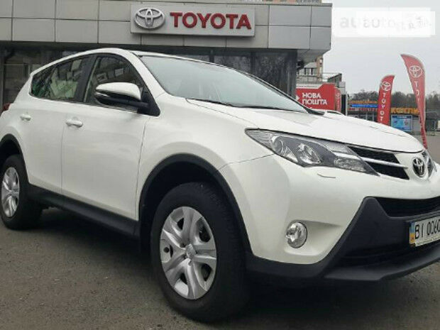 Toyota RAV4 2015 года