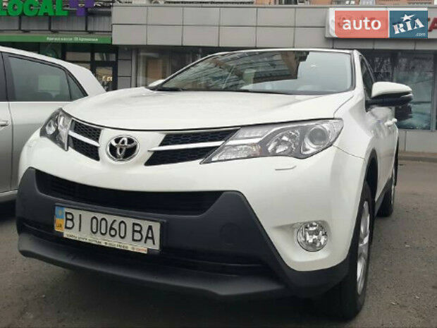 Toyota RAV4 2015 года