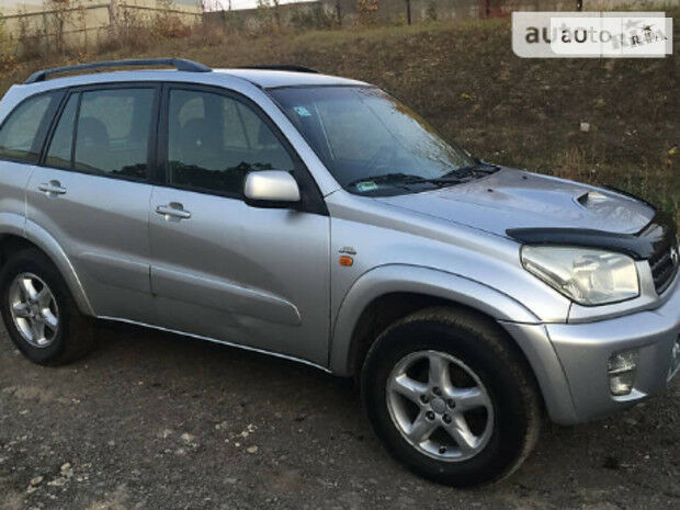 Toyota RAV4 2003 года