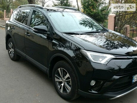 Toyota RAV4 2017 года