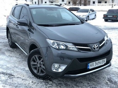 Тойота РАВ 4 2014 года Toyota RAV4 2014 года