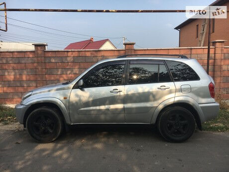 Toyota RAV4 2002 года