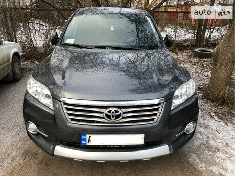 Toyota RAV4 2011 года