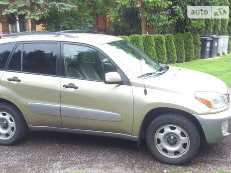 Toyota RAV4 2004 года