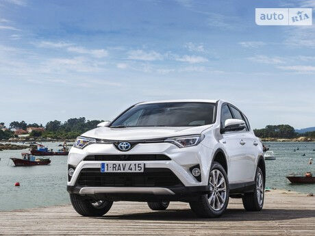 Toyota RAV4 2015 года