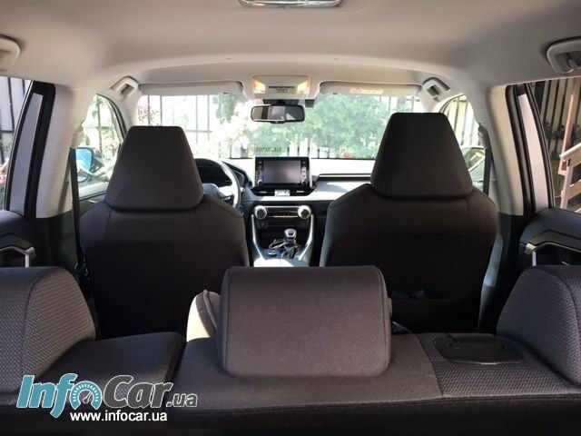 Toyota RAV4 2019 року