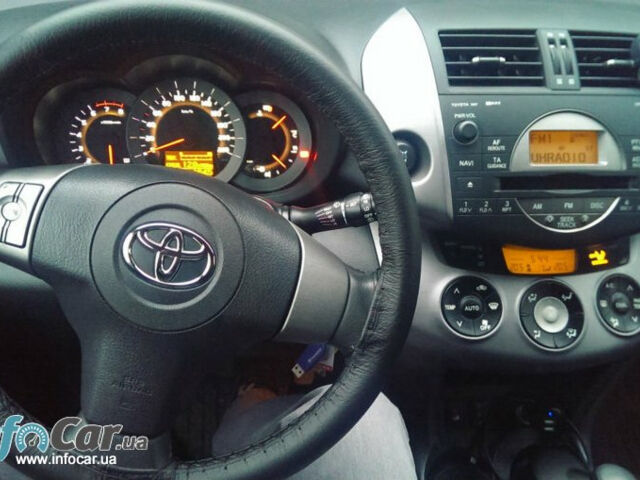 Toyota RAV4 2006 года