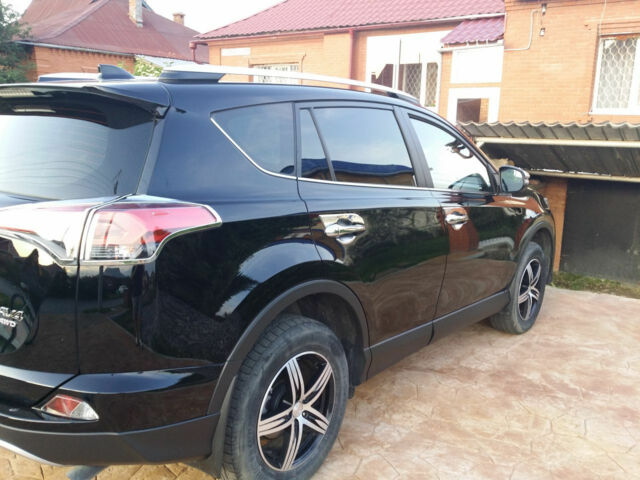 Toyota RAV4 2018 года