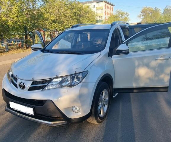 Toyota RAV4 2014 року