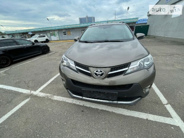 Тойота РАВ 4 2013 года Toyota RAV4 2013 года