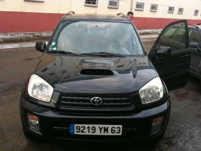 Toyota RAV4 2002 року