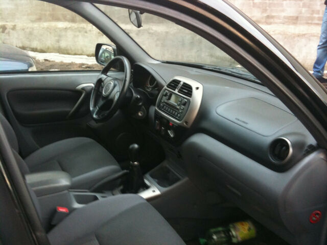Toyota RAV4 2002 року