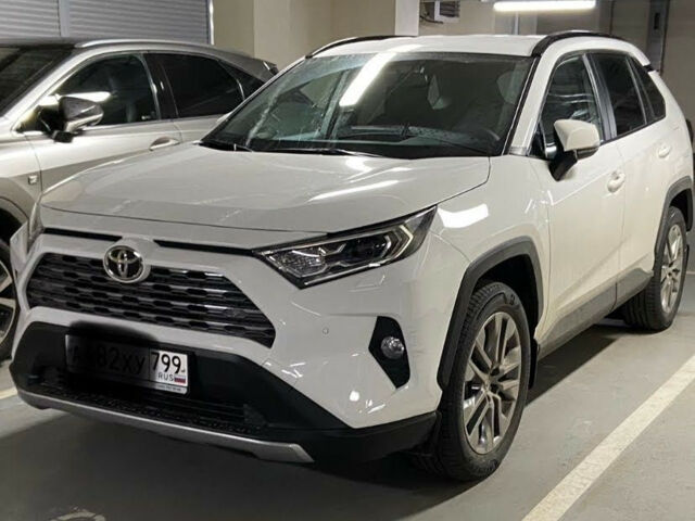 Toyota RAV4 2021 року