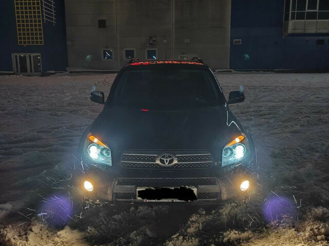 Toyota RAV4 2008 года