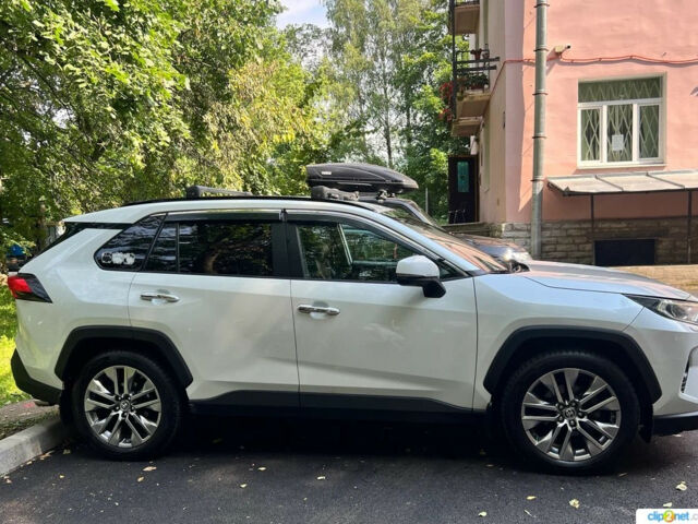 Toyota RAV4 2020 року